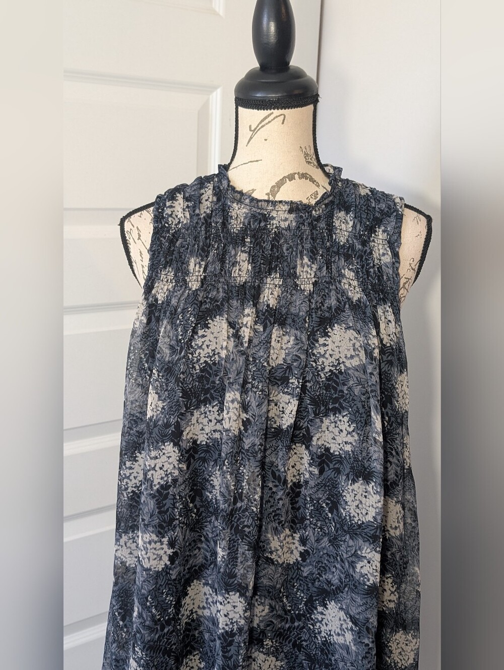 Joie Blue and White Floral Sleeveless Smocked Neck Dress Size M - Picture 2 of 9